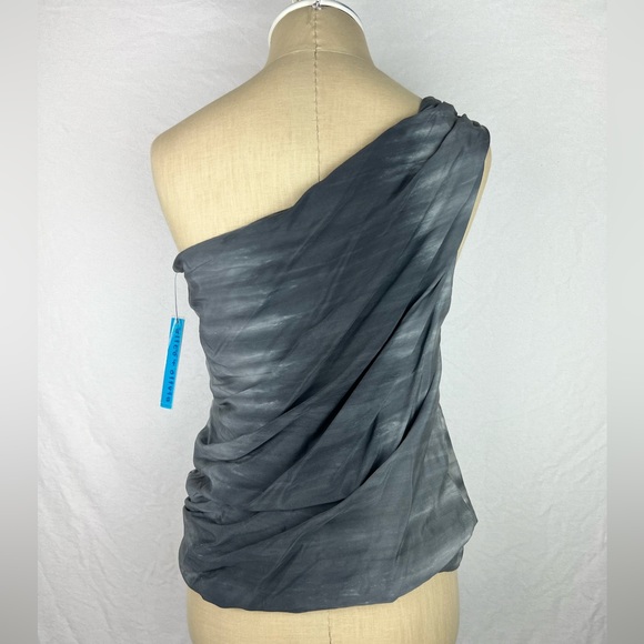 NWT Alice + Olivia size s women's top grey/white silk roughed one shoulder top - Picture 5 of 11